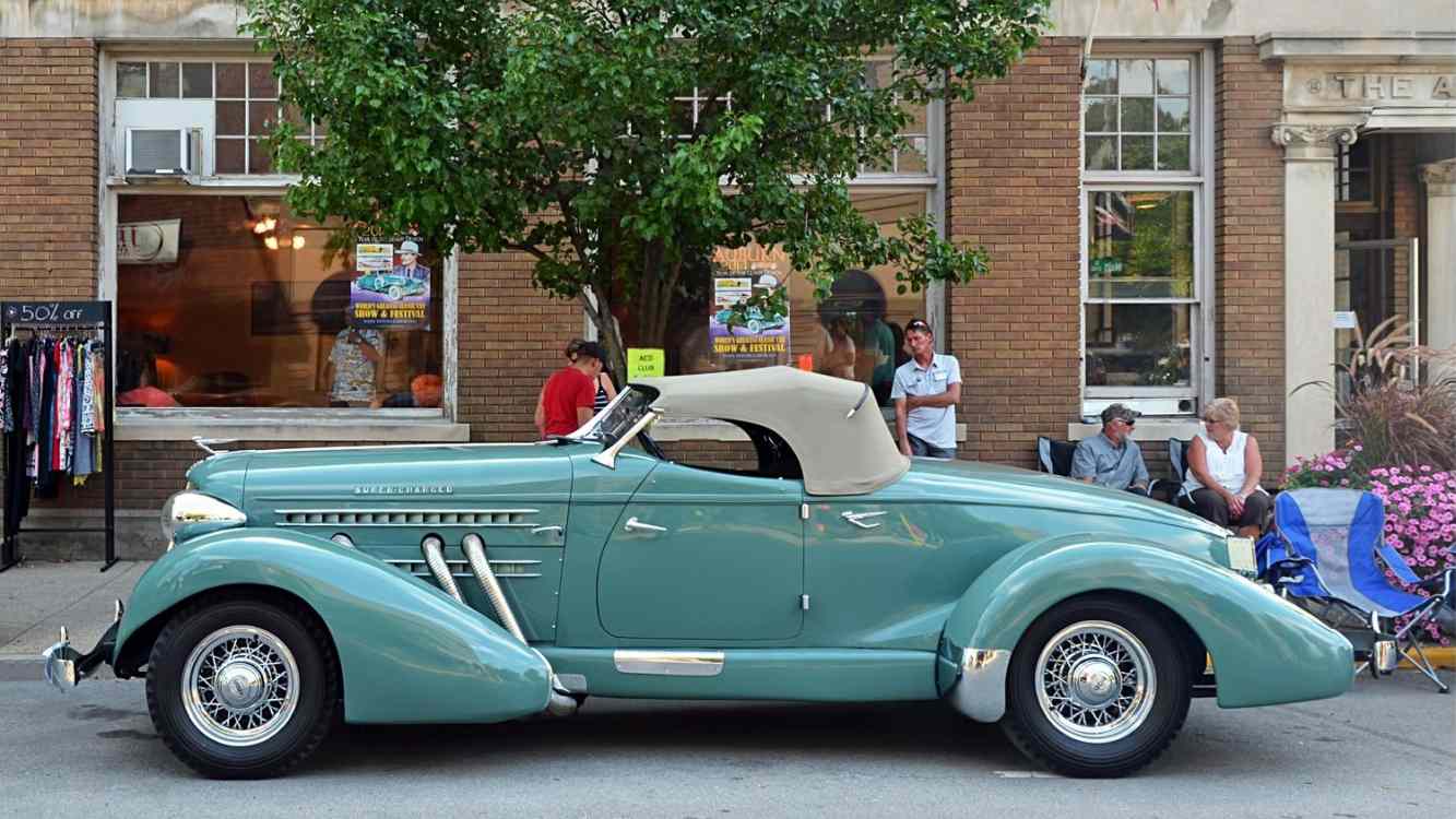 Click to Enlarge-Esc to Close myimgs/ArtDecoCars1910-36/1936 Auburn 852 Boattailed Speedster.jpg